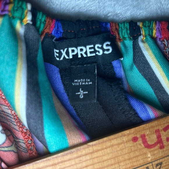 Women’s Express Floral Halter Tank Top - Picture 2 of 7